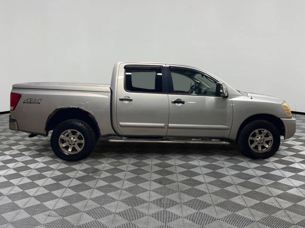 2004 Nissan Titan Image 1