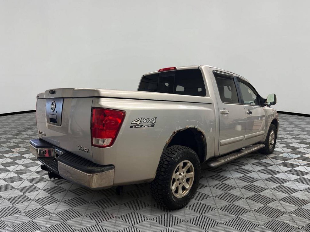 2004 Nissan Titan Image 2