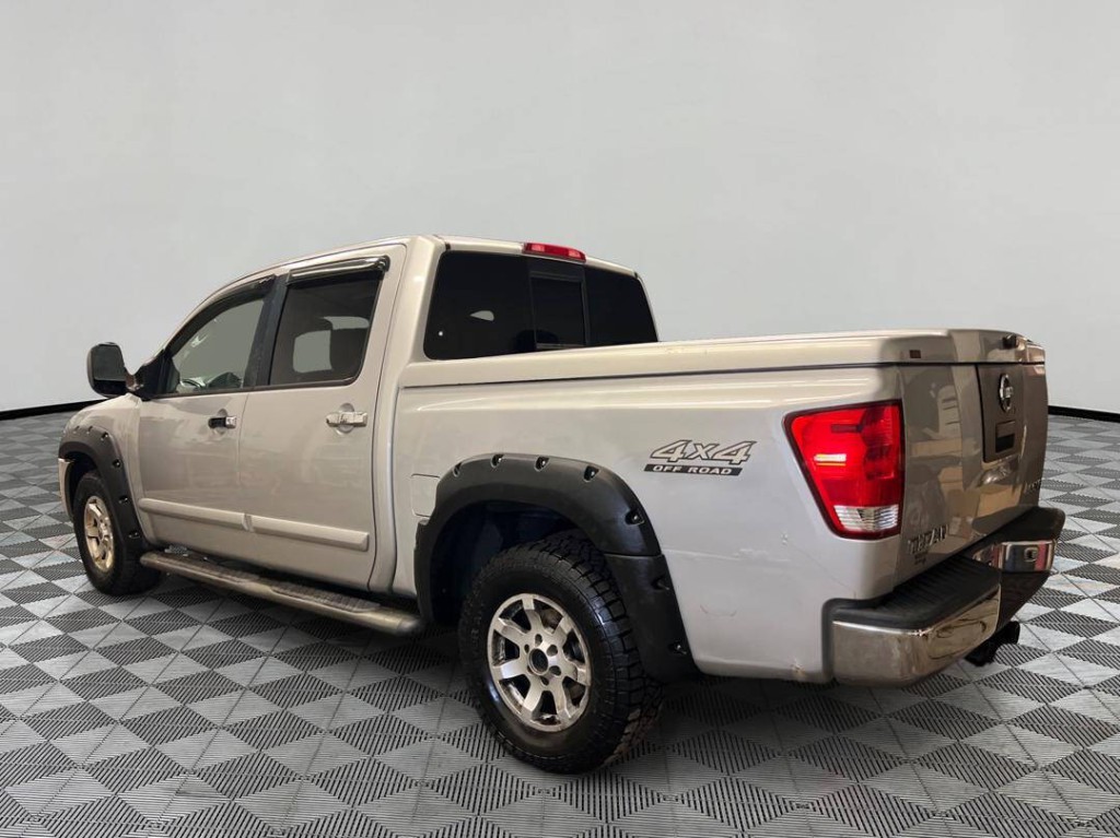 2004 Nissan Titan Image 4