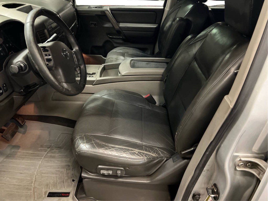 2004 Nissan Titan Image 8