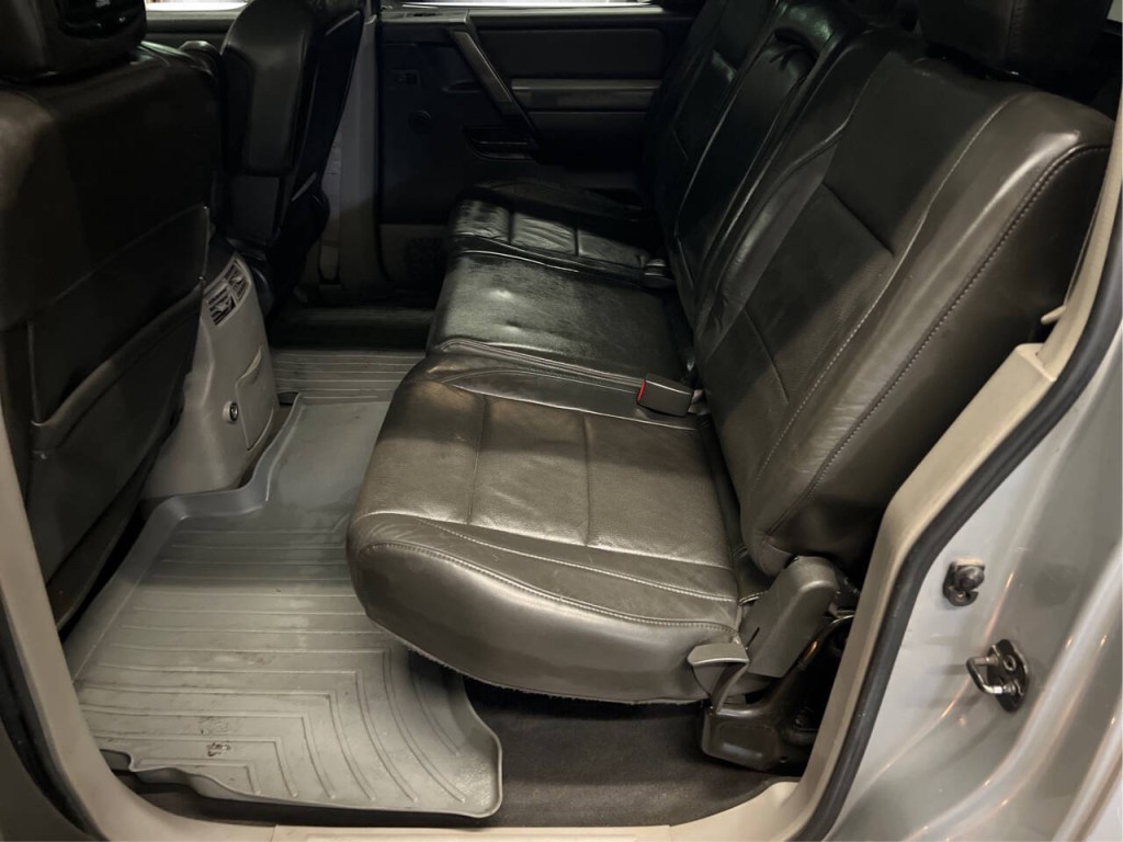 2004 Nissan Titan Image 9