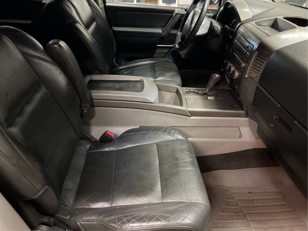 2004 Nissan Titan Image 10