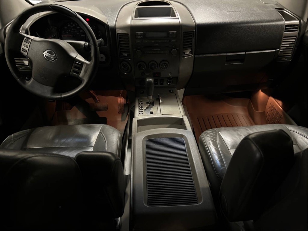 2004 Nissan Titan Image 15