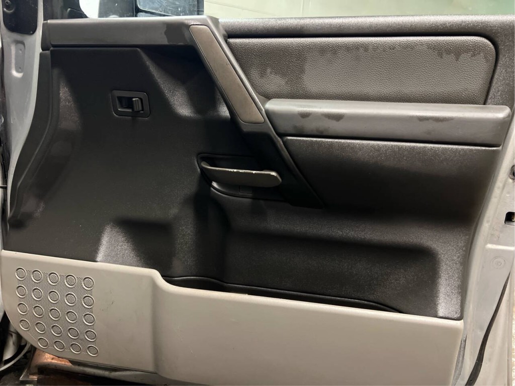 2004 Nissan Titan Image 18
