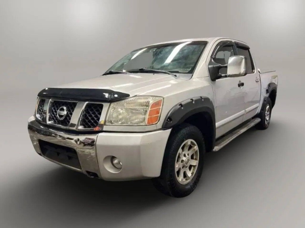 2004 Nissan Titan Image 1