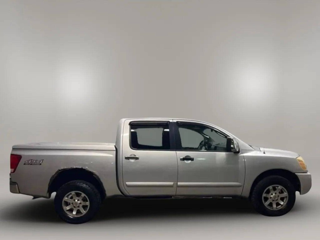 2004 Nissan Titan Image 2