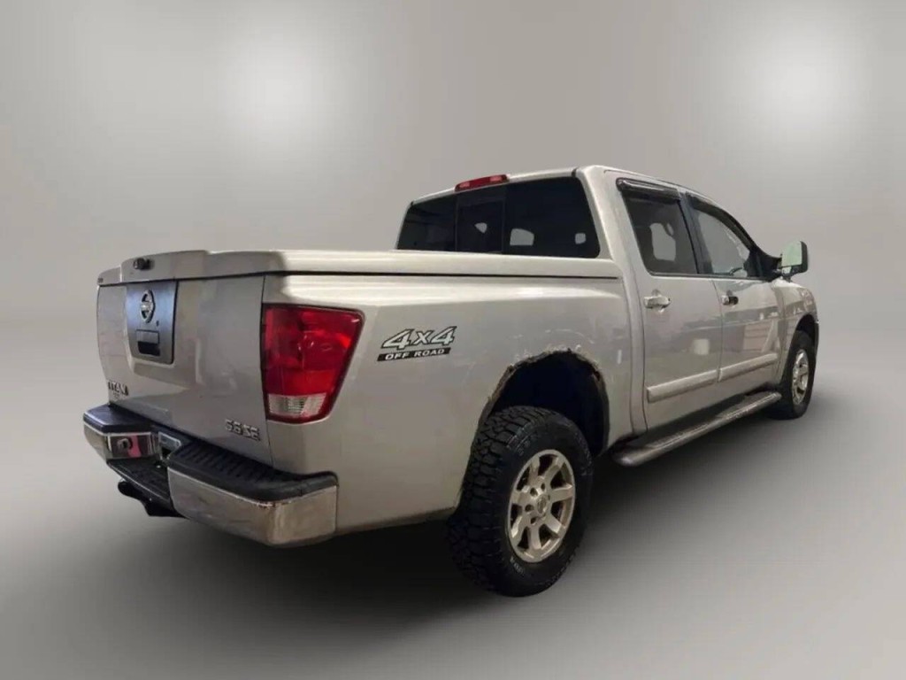 2004 Nissan Titan Image 3