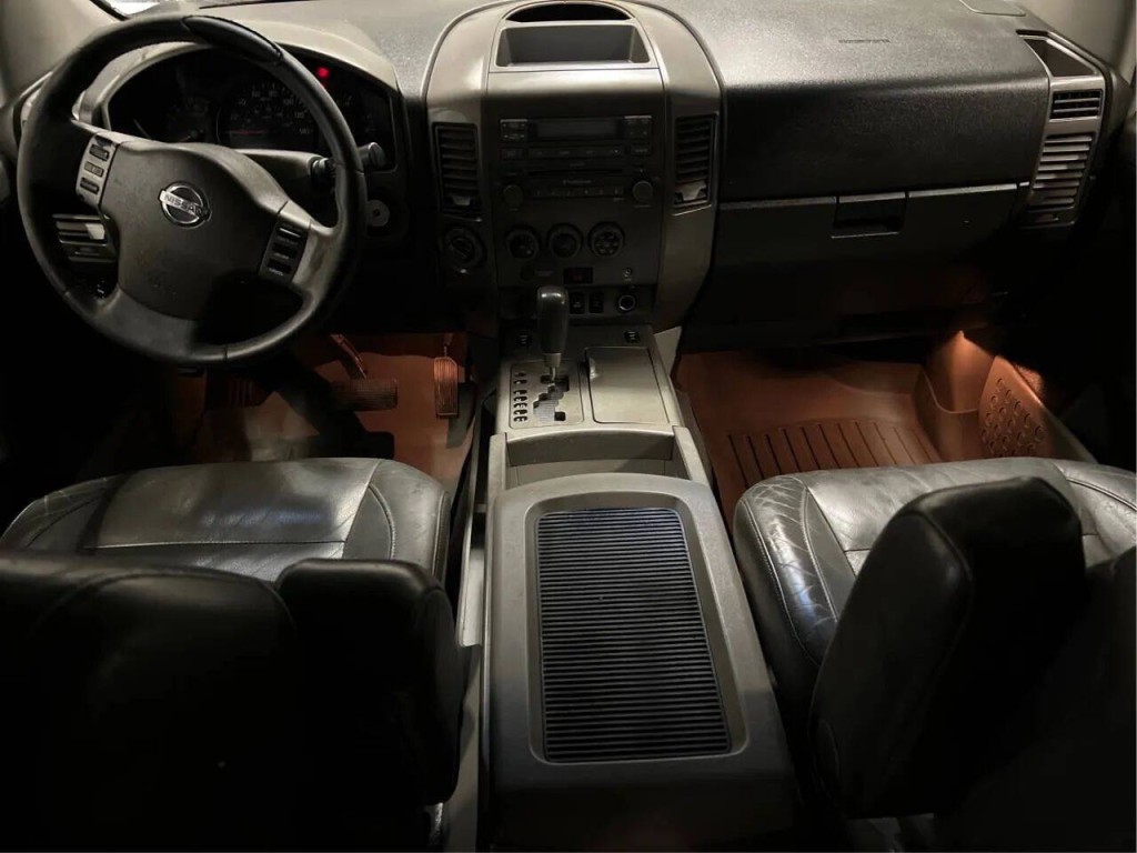 2004 Nissan Titan Image 15