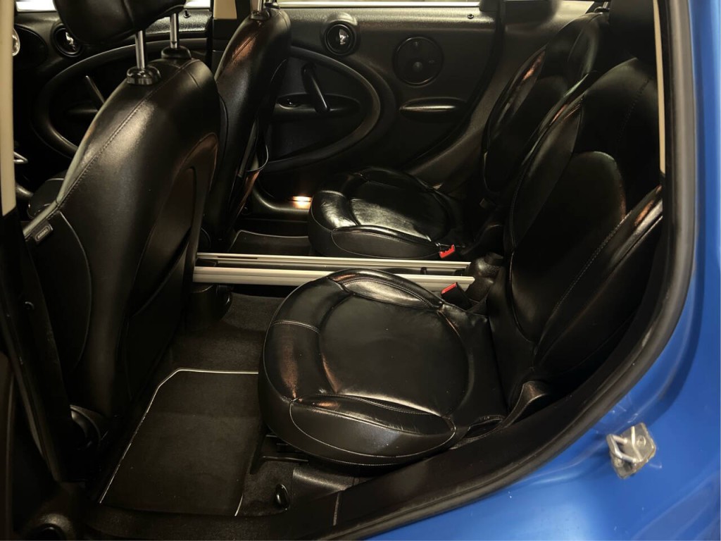 2012 MINI Countryman Image 10