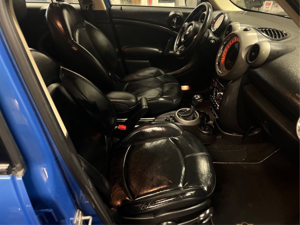 2012 MINI Countryman Image 11