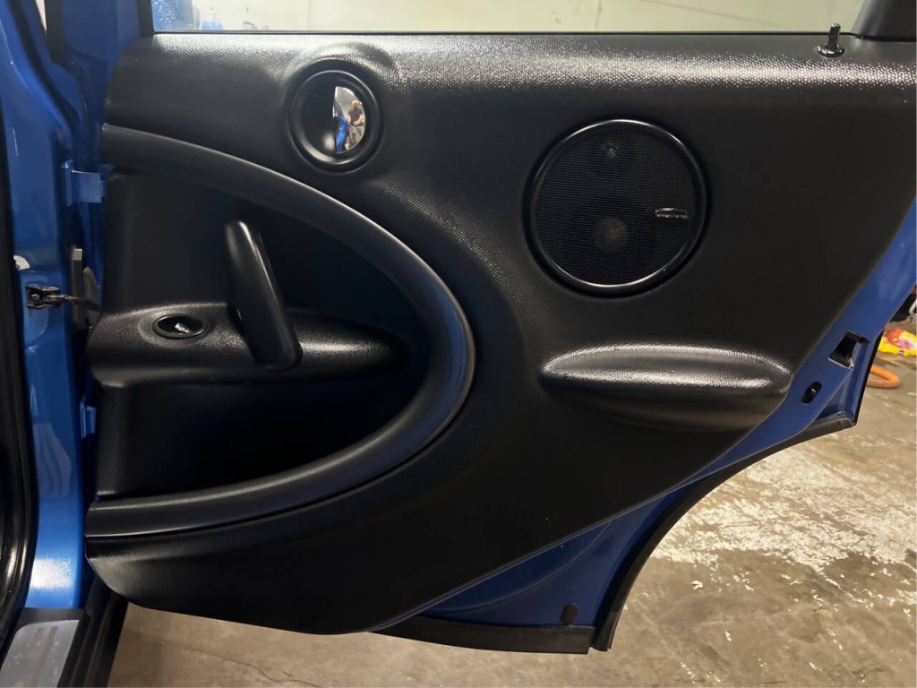 2012 MINI Countryman Image 18