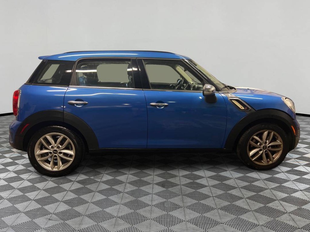2012 MINI Countryman Image 1