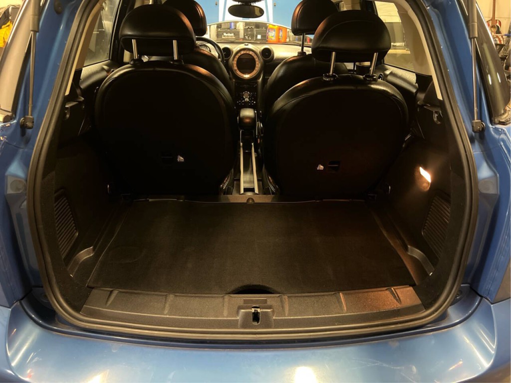 2012 MINI Countryman Image 12