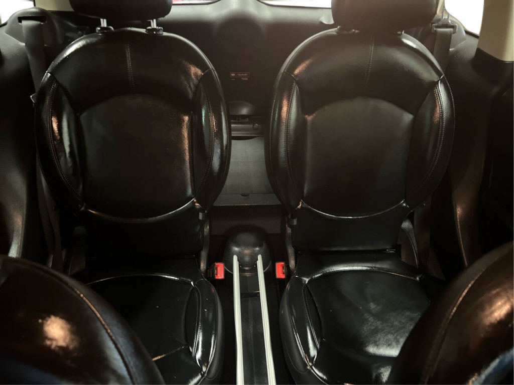 2012 MINI Countryman Image 14