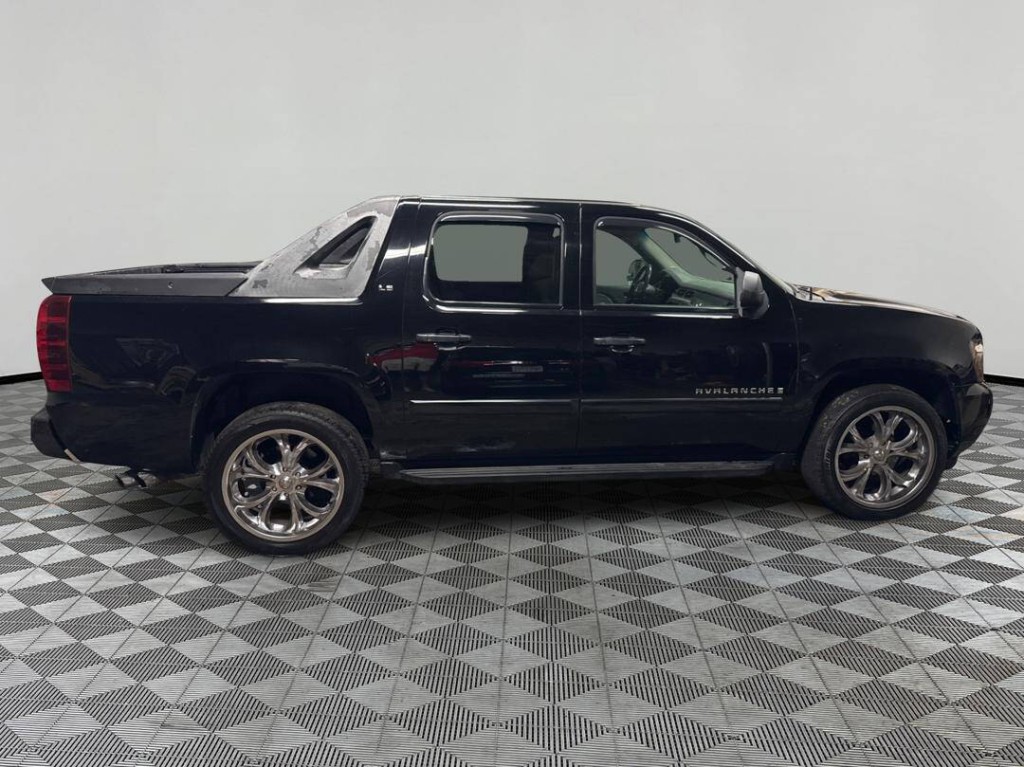 2008 Chevrolet Avalanche Image 1
