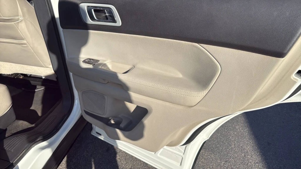 2012 Ford Explorer Image 11