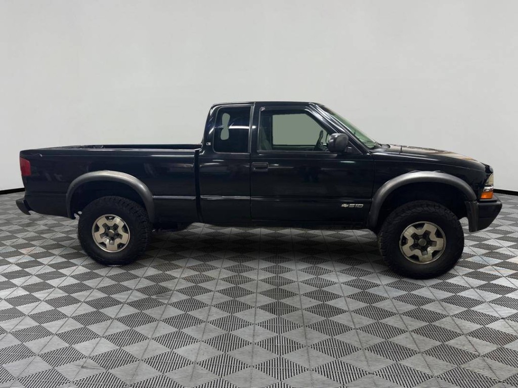 2003 Chevrolet S10 Image 1