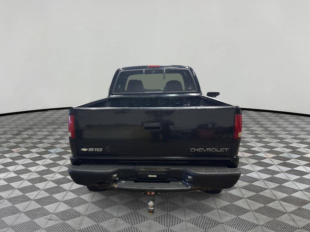 2003 Chevrolet S10 Image 3