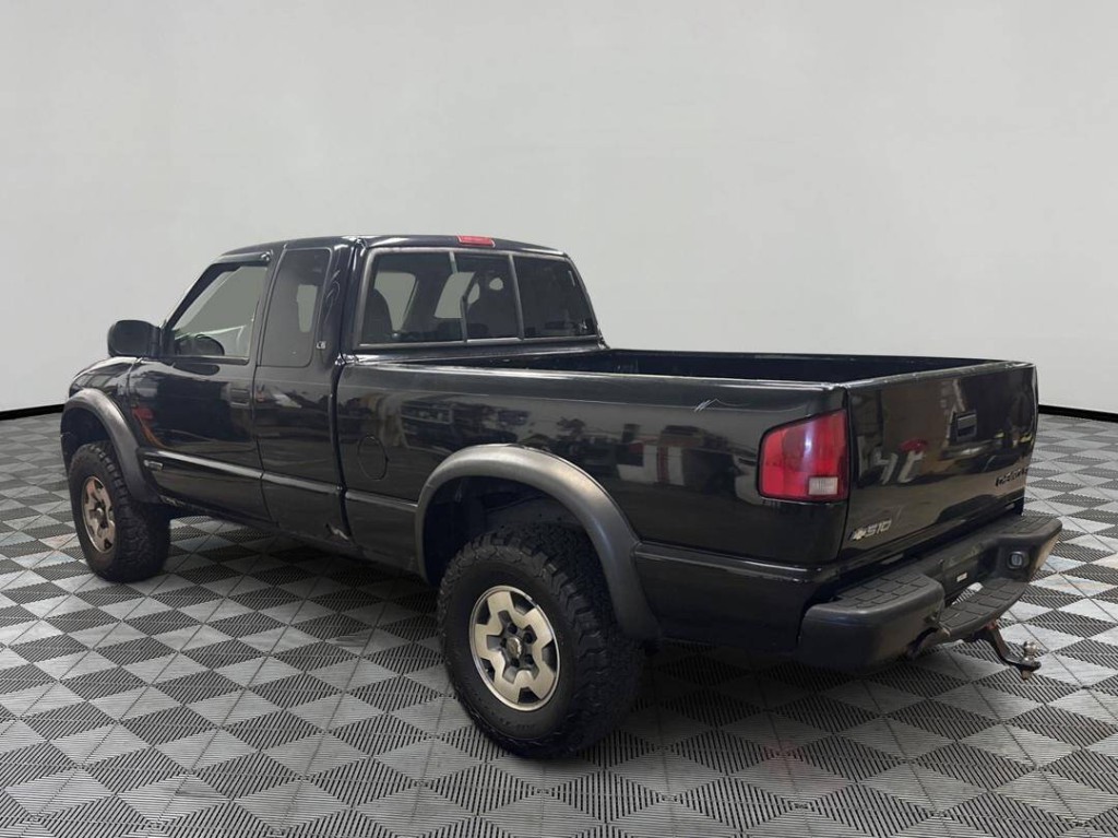 2003 Chevrolet S10 Image 4