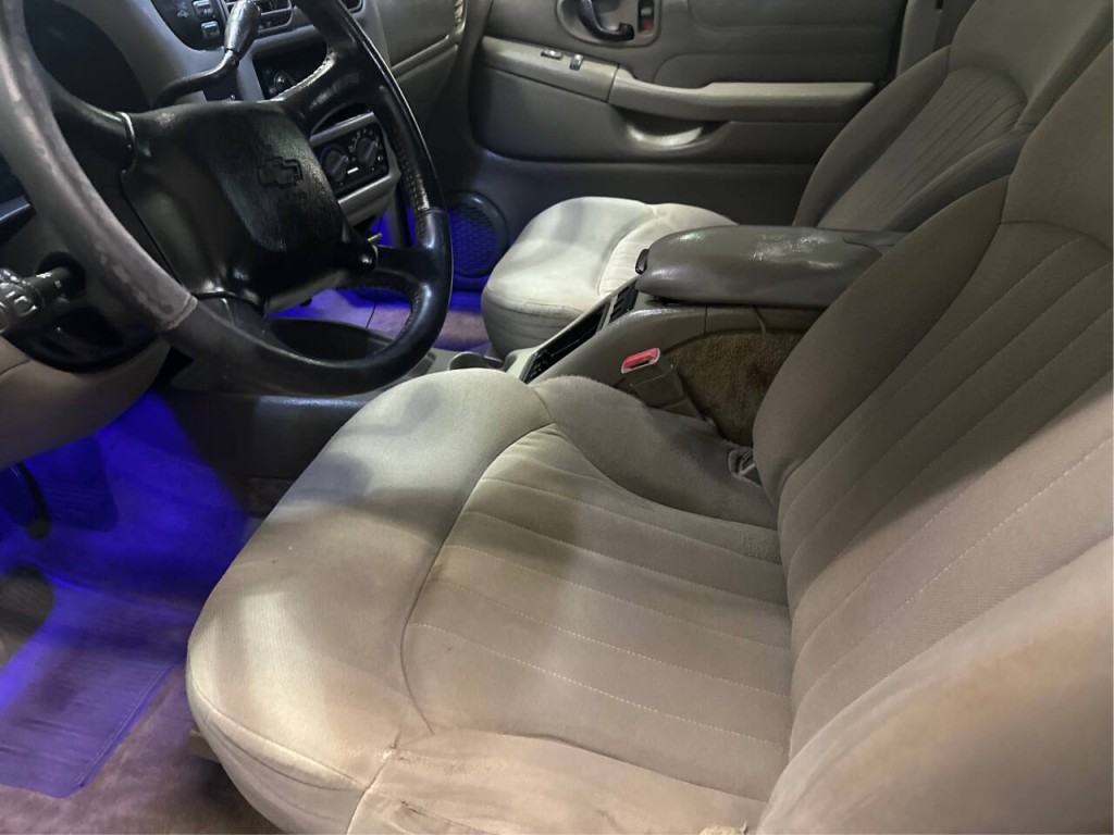 2003 Chevrolet S10 Image 9