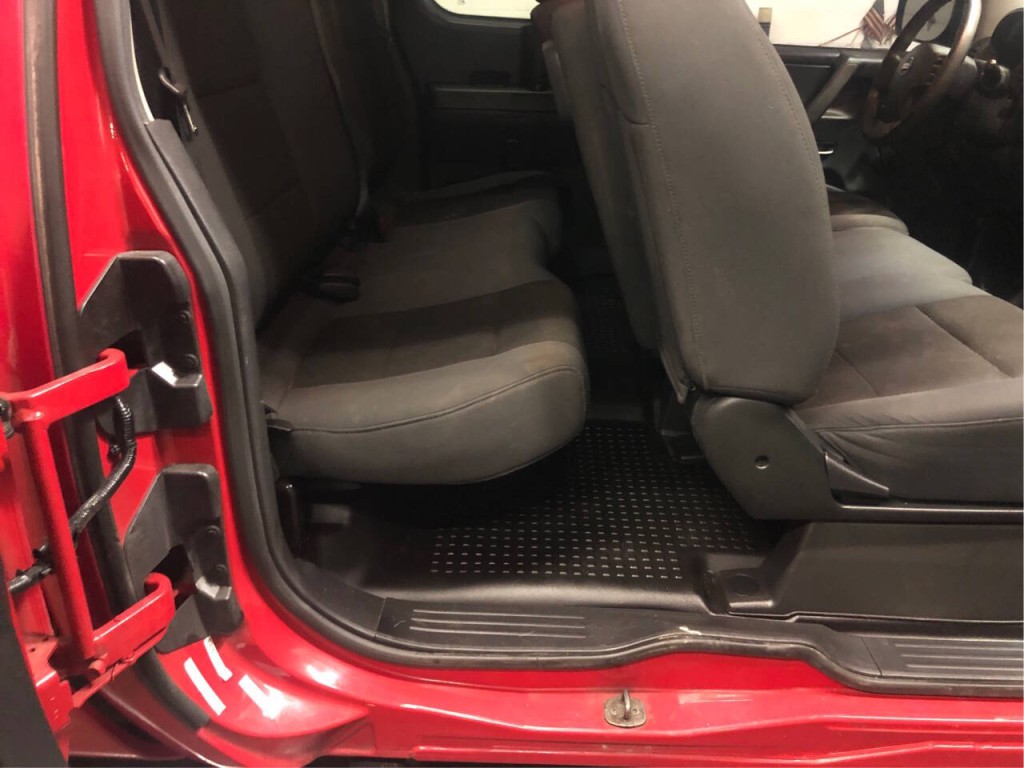 2010 Nissan Titan Image 10