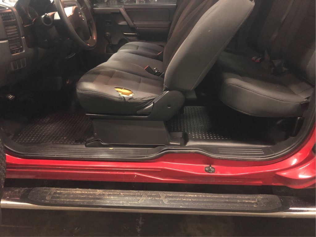 2010 Nissan Titan Image 13