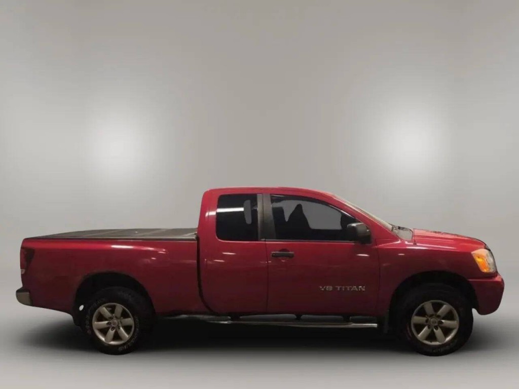 2010 Nissan Titan Image 2