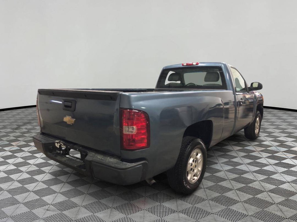 2007 Chevrolet Silverado 1500 Image 2