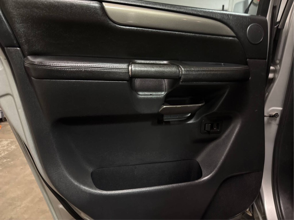 2012 Nissan Armada Image 16