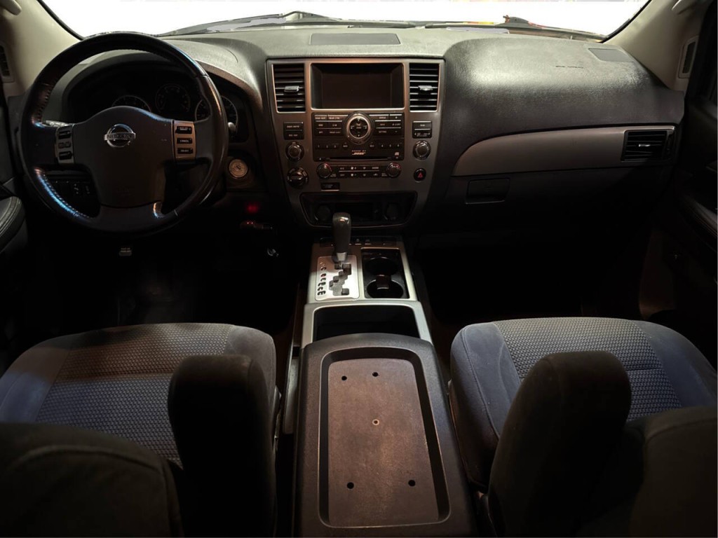 2012 Nissan Armada Image 17
