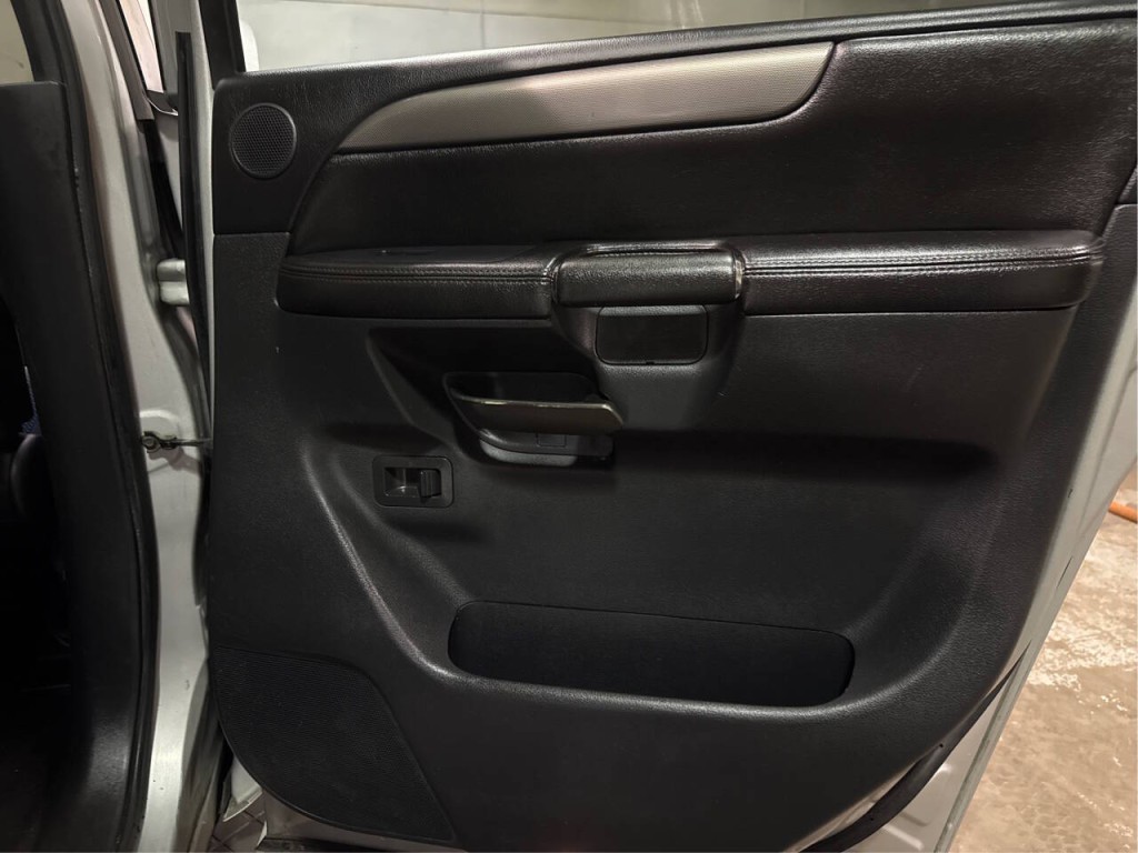 2012 Nissan Armada Image 18