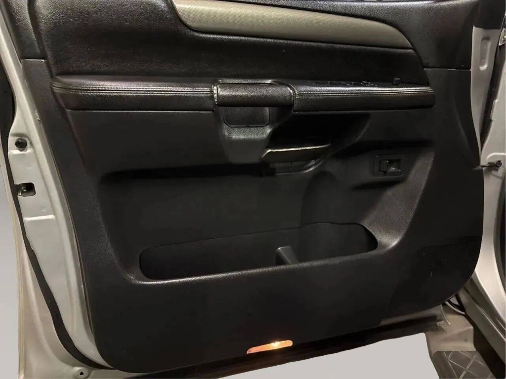 2012 Nissan Armada Image 15
