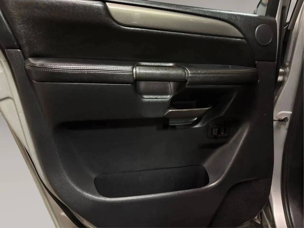 2012 Nissan Armada Image 16