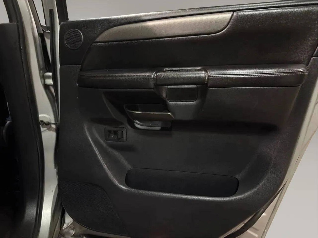2012 Nissan Armada Image 18