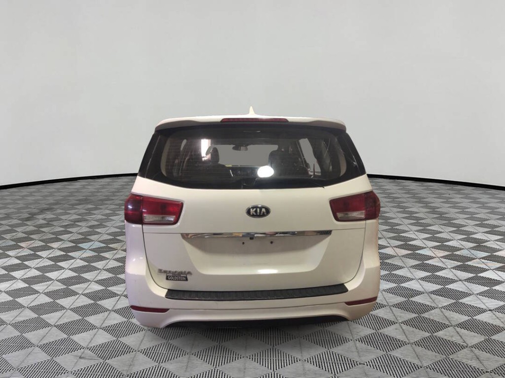 2016 Kia Sedona Image 2