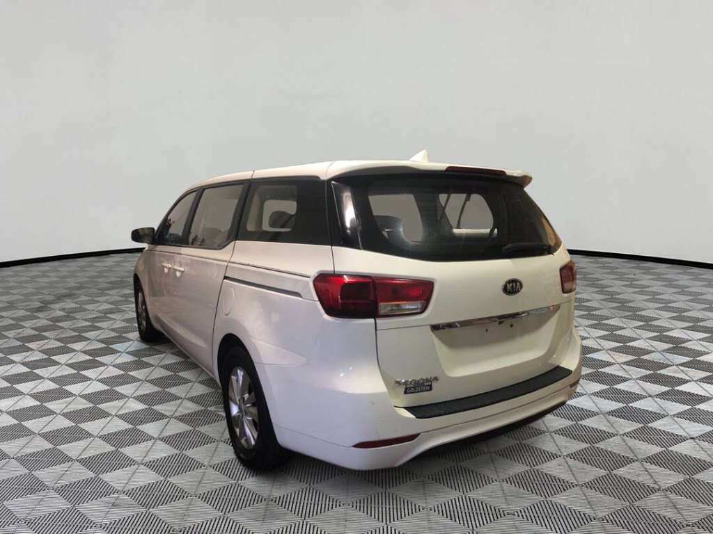2016 Kia Sedona Image 3