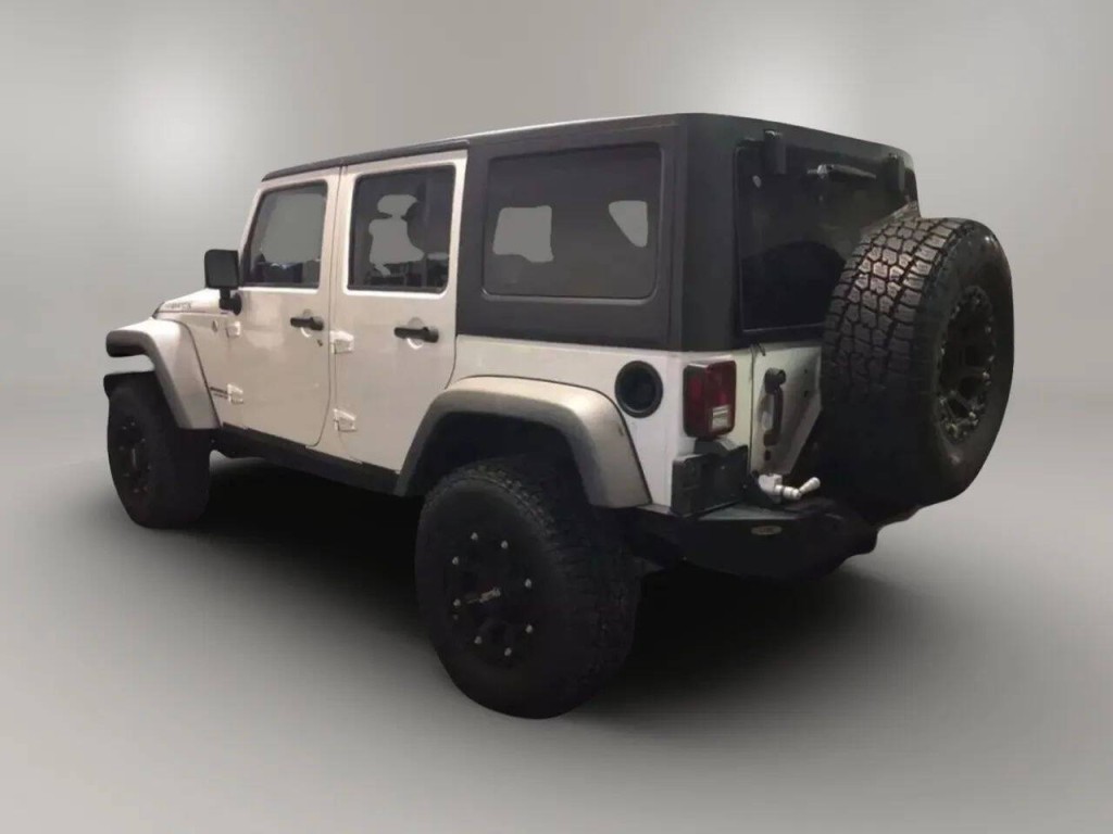 2011 Jeep Wrangler Unlimited Image 5