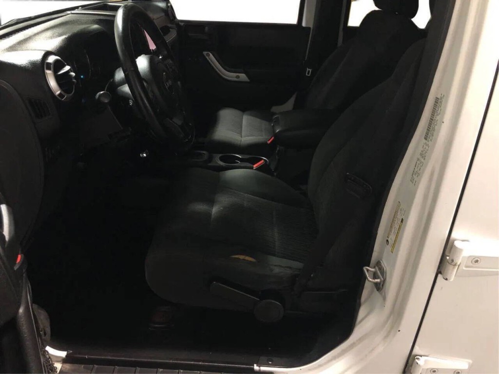 2011 Jeep Wrangler Unlimited Image 9