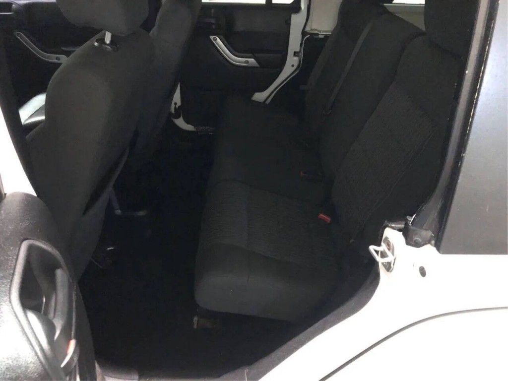 2011 Jeep Wrangler Unlimited Image 10