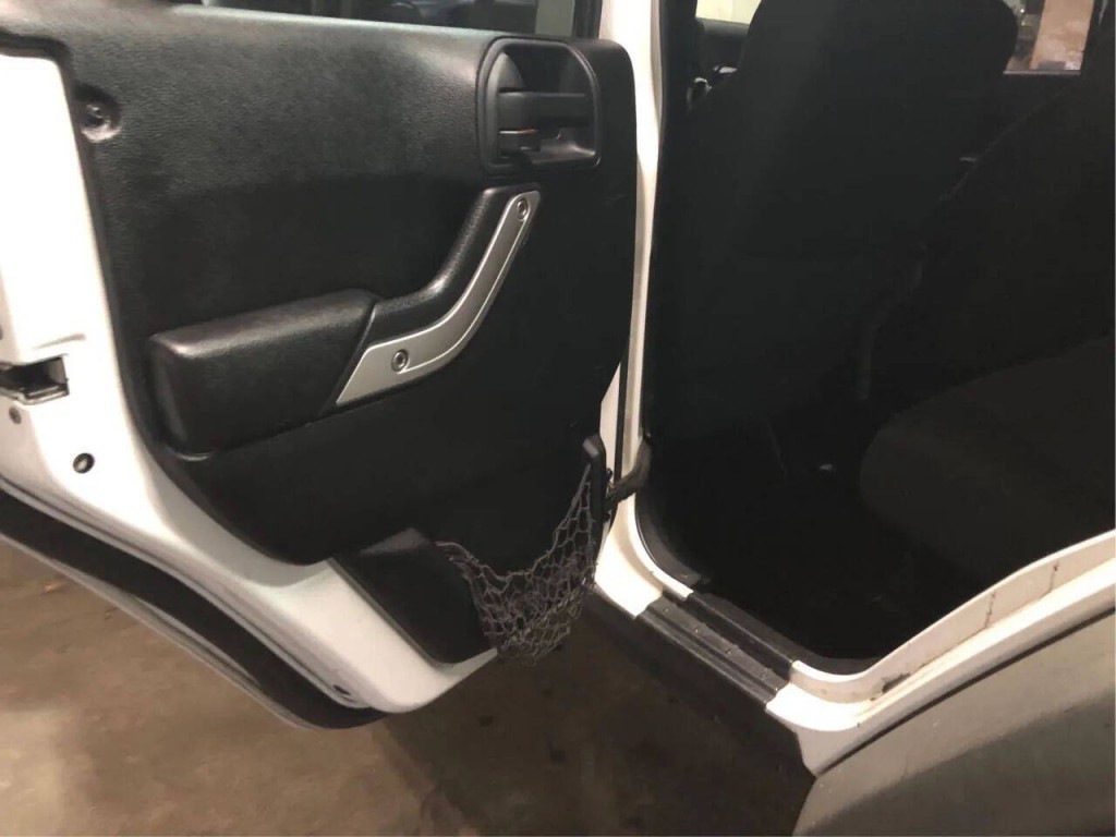 2011 Jeep Wrangler Unlimited Image 13