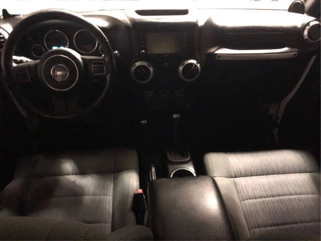 2011 Jeep Wrangler Unlimited Image 14