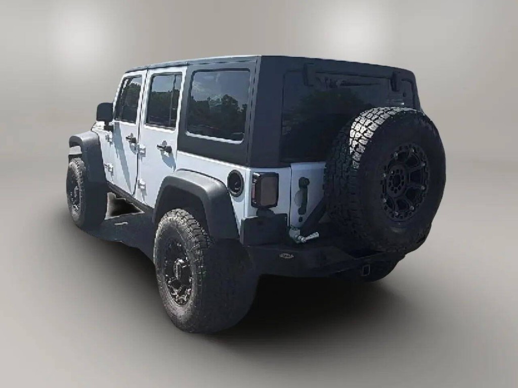 2011 Jeep Wrangler Unlimited Image 3