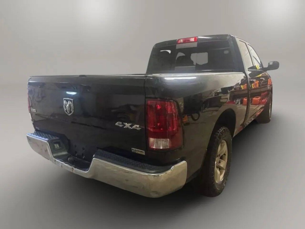 2016 RAM 1500 Image 2