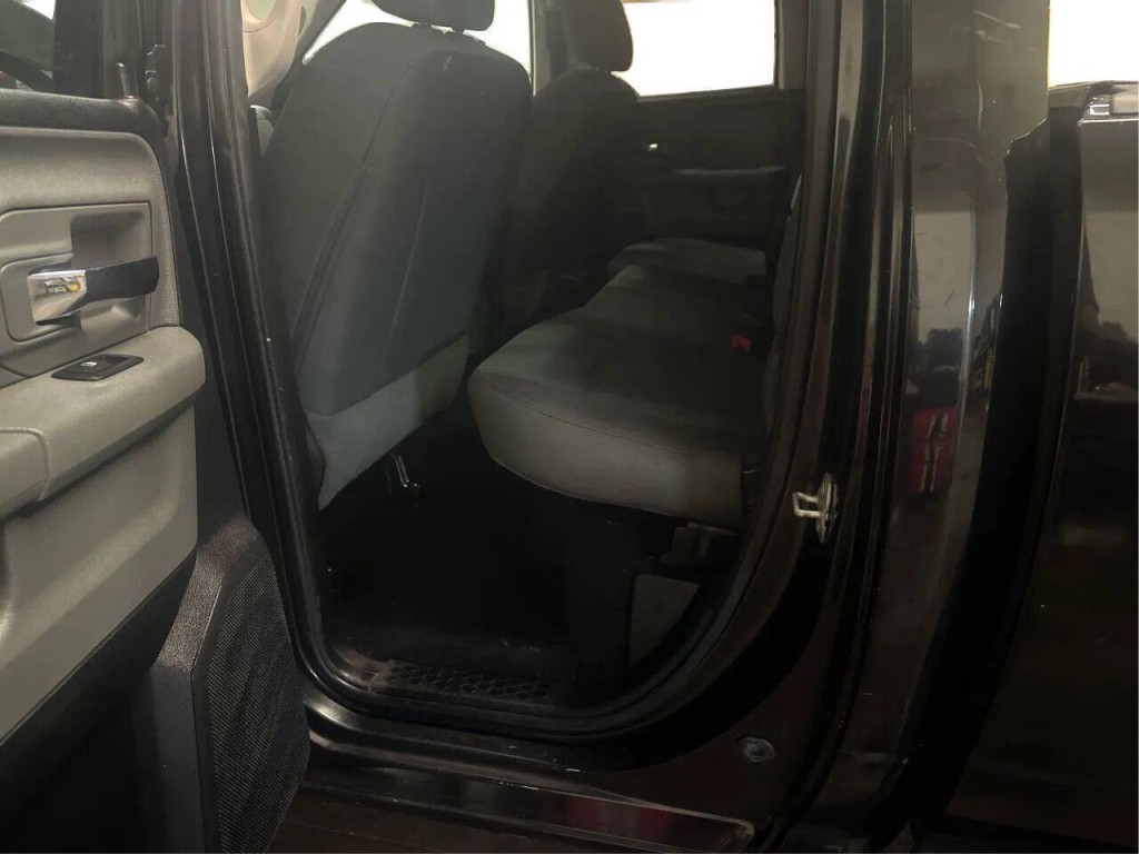 2016 RAM 1500 Image 9