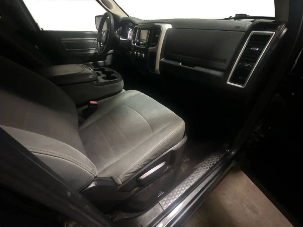 2016 RAM 1500 Image 12
