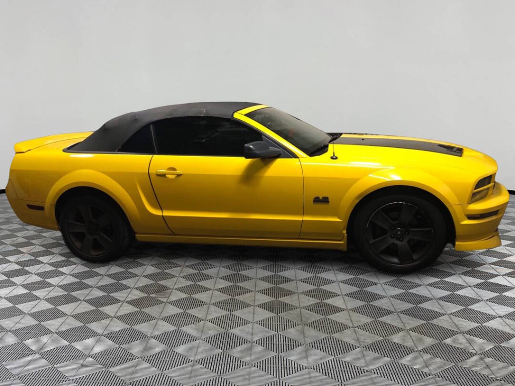 2006 Ford Mustang Image 1