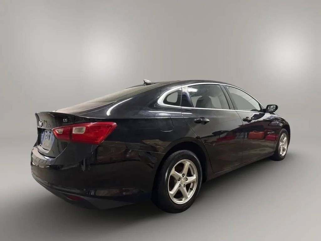 2016 Chevrolet Malibu Image 3