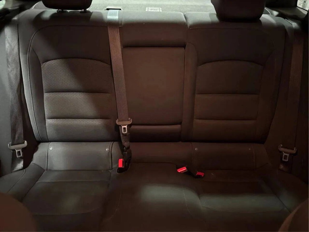 2016 Chevrolet Malibu Image 13
