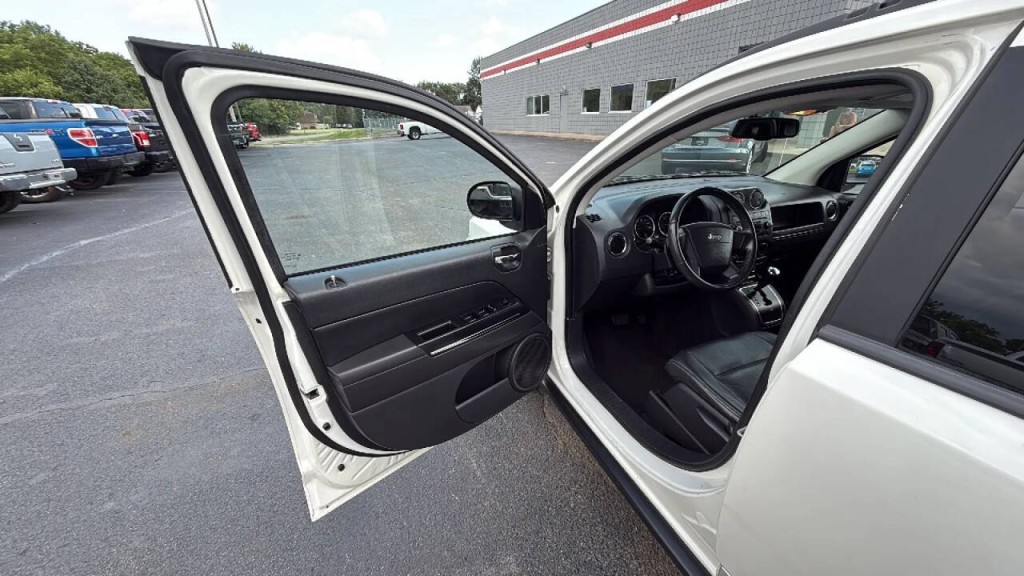 2009 Jeep Compass Image 9