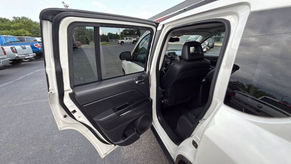 2009 Jeep Compass Image 11